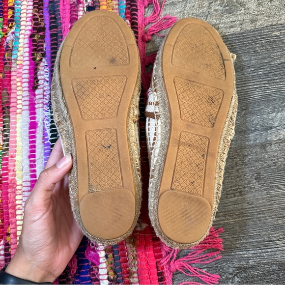 TORY BURCH tan / white Shaw canvas logo slip on espadrilles 8